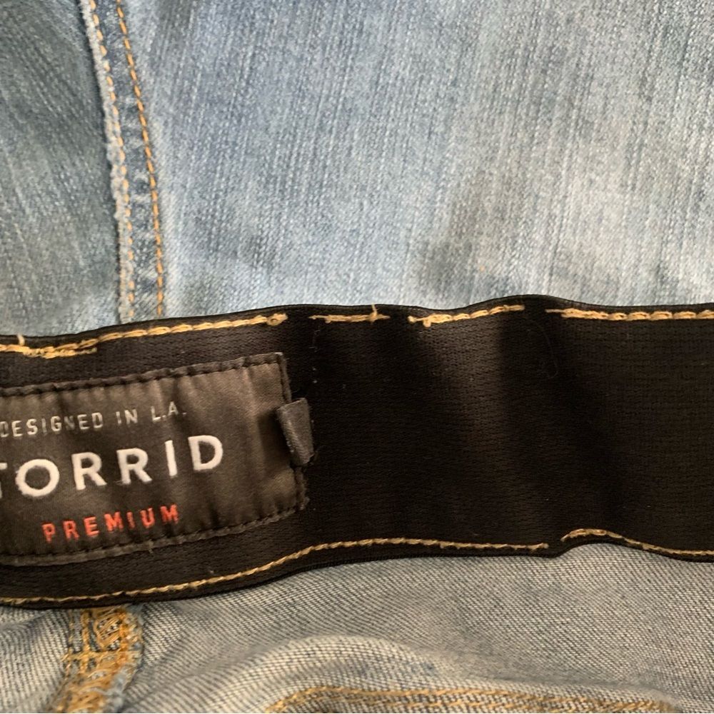 Torrid Distressed Bombshell Skinny Denim Shorts Size 16R - Picture 10 of 15